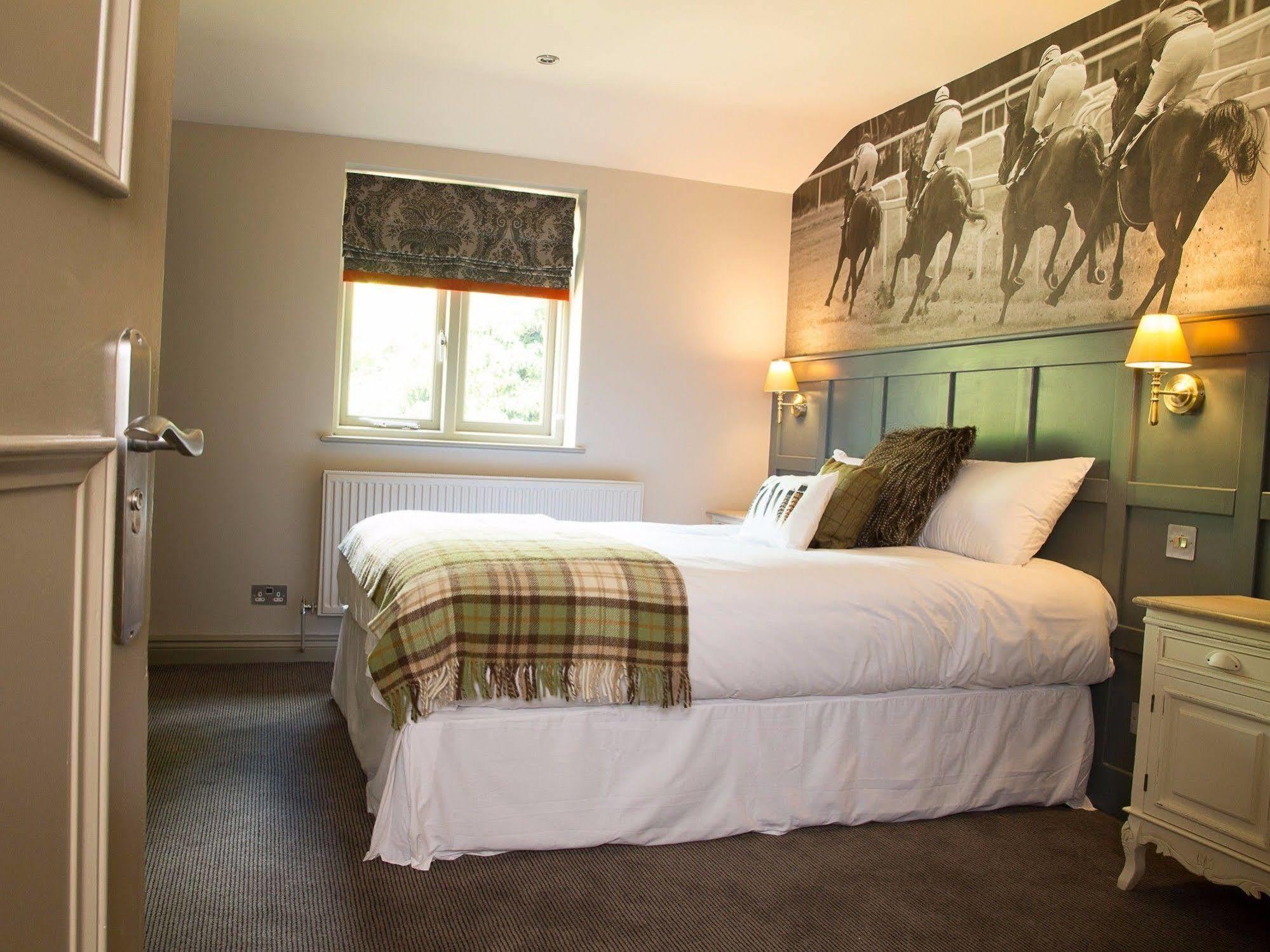 The Carnarvon Arms 4* Newbury (Berkshire)
